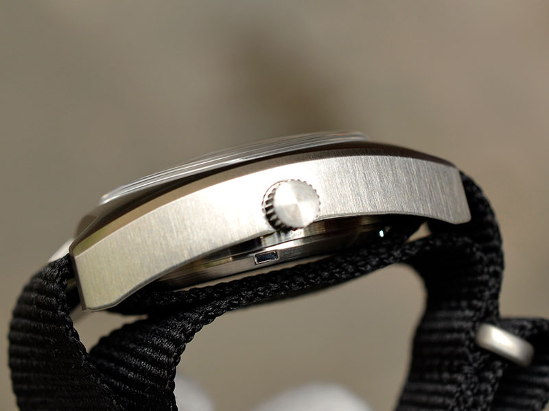 Pouying Royalbar uses a 36mm stainless steel watch case